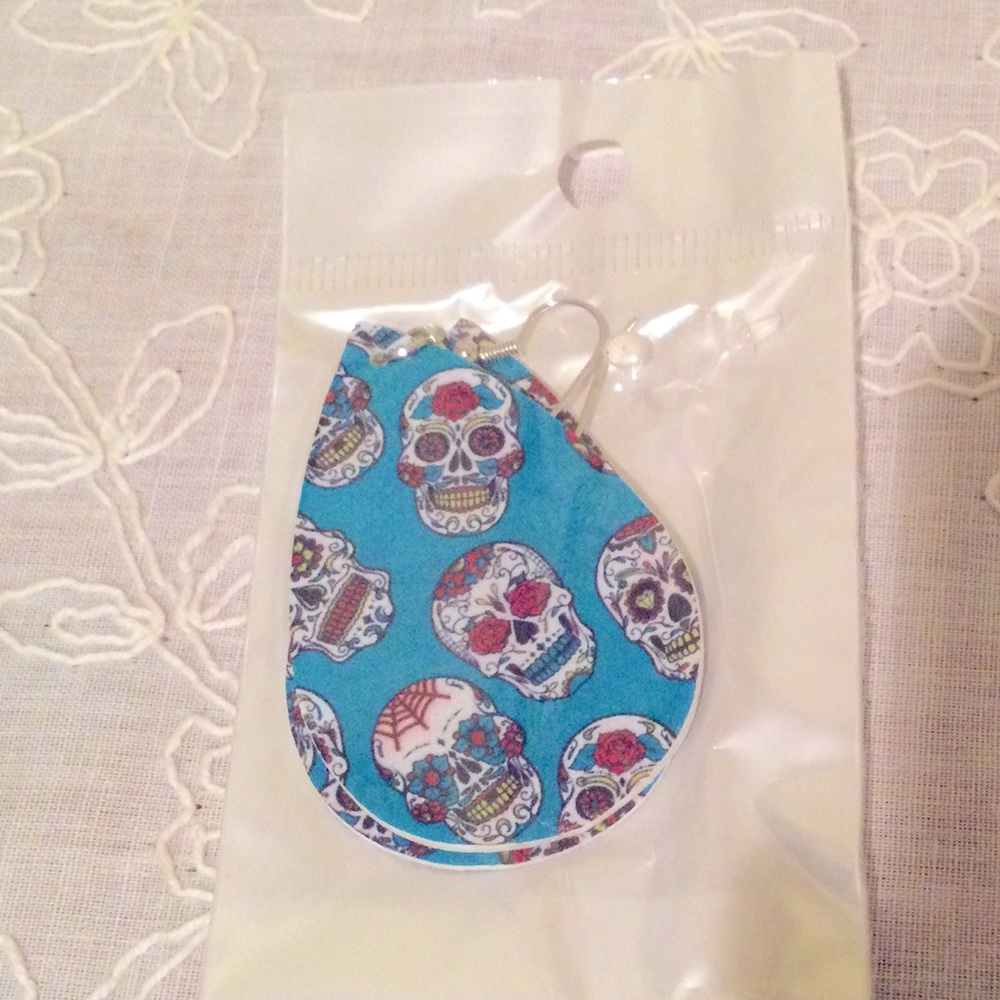 Skulls earrings